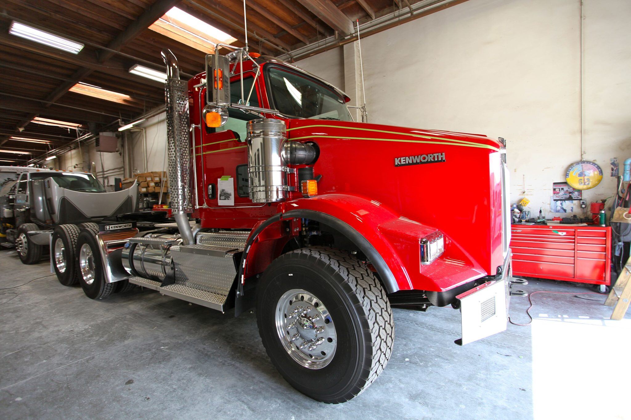 2880px-Truck_Repair_-_panoramio